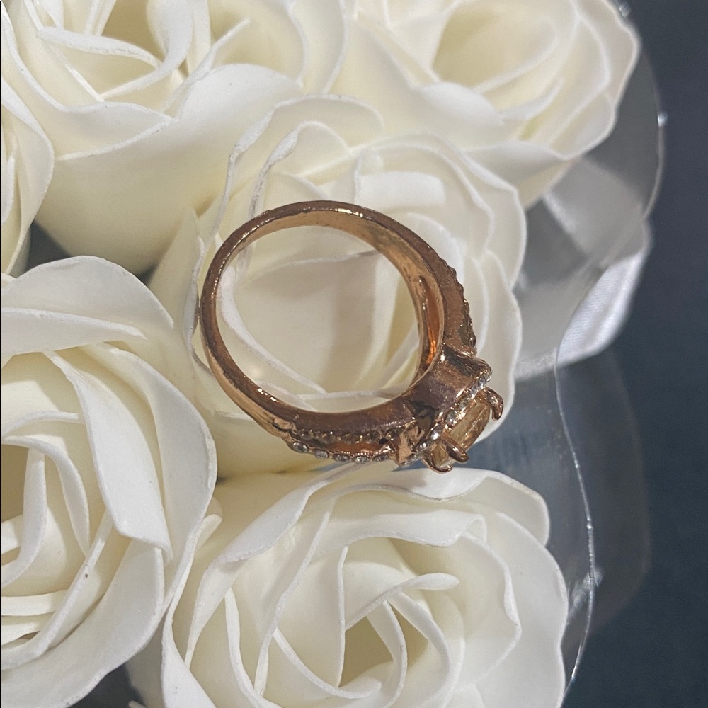 Size 8-1/2 Rose Gold Color Statement Ring - Picture 4 of 4